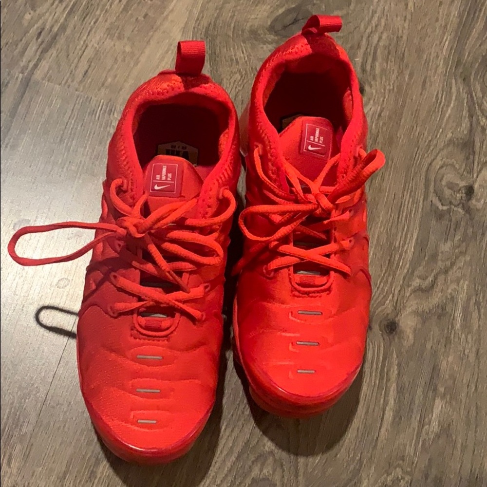 Red Nike Air Vapormax Plus